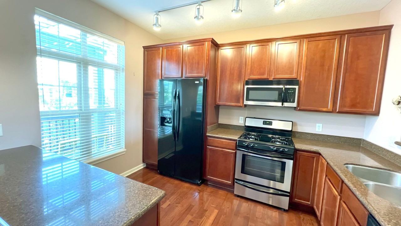 8136 Main St N - Photo 4 of 12