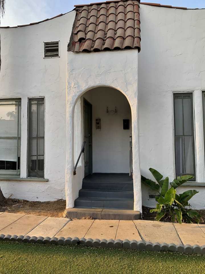 806 N Poinsettia Pl #3-5