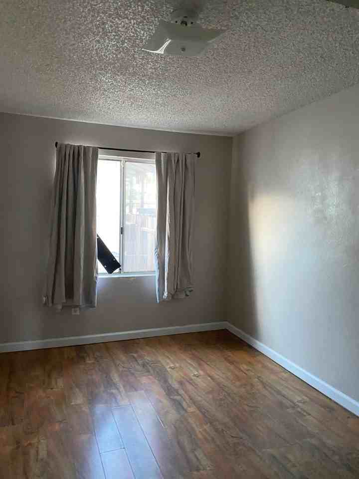415 H St - Photo 4 of 6