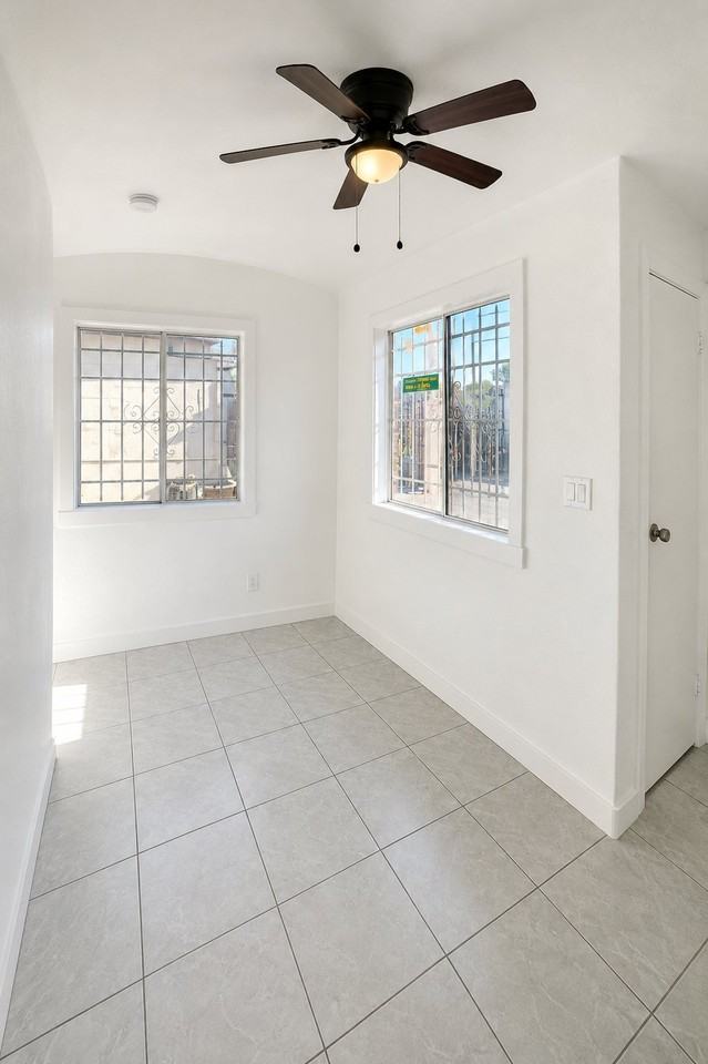 9618 Evers Ave - Photo 2 of 6