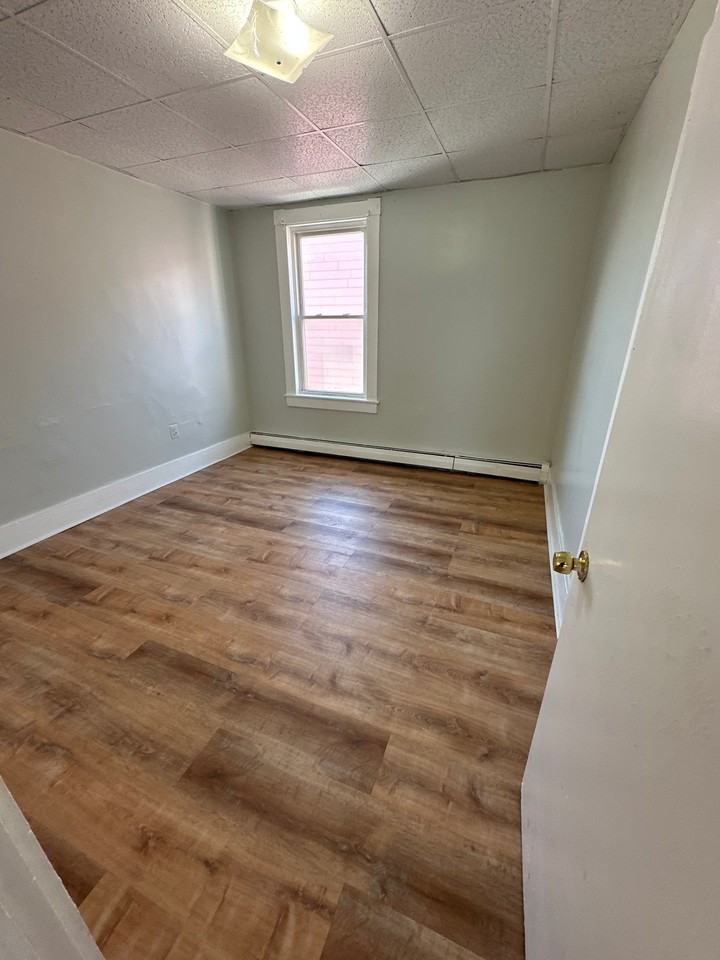 54 Knox St #4 - Photo 4 of 11