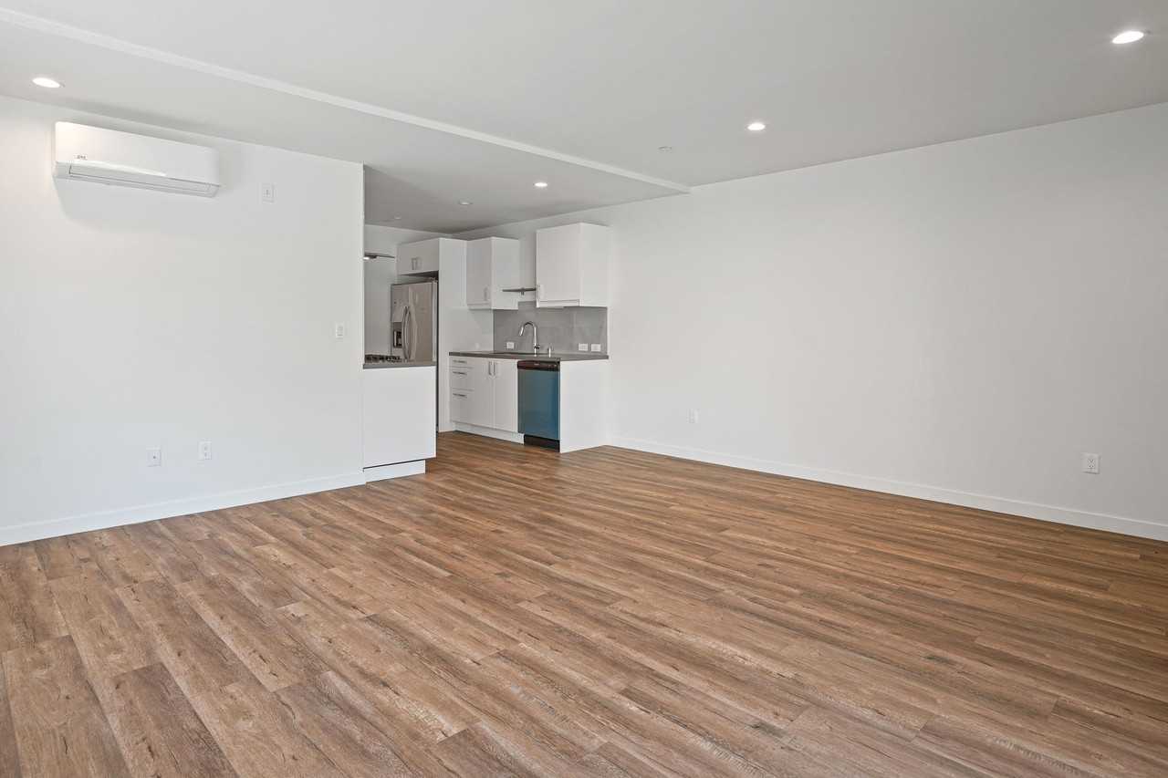 1166 S Cochran Ave #2 - Photo 4 of 18