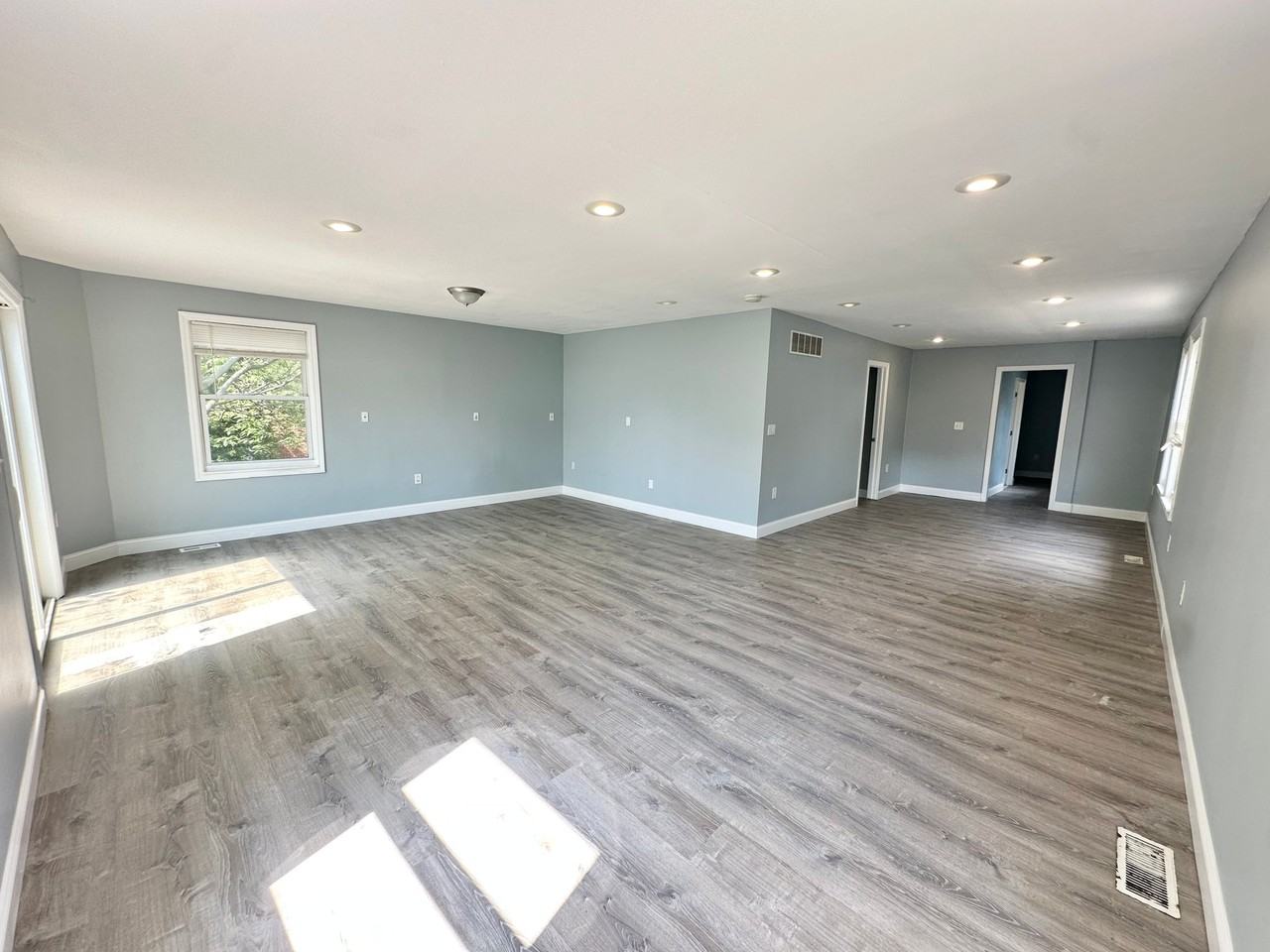 119 Evergreen Ave - Photo 3 of 25