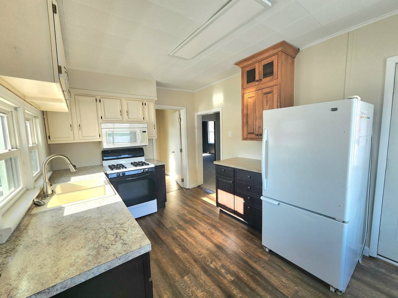 115 E Main St - Photo 4 of 16