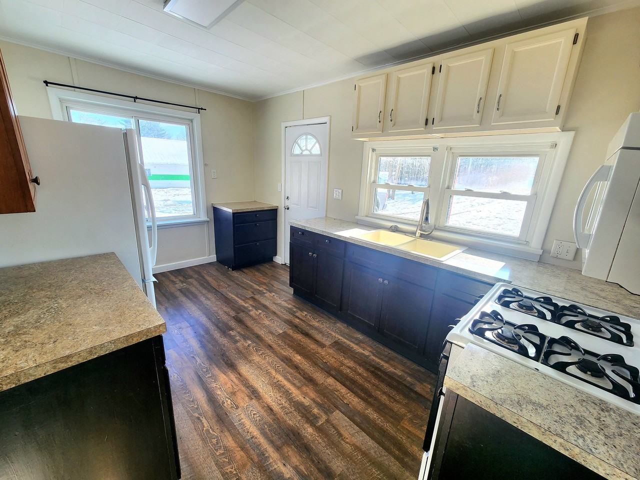 115 E Main St - Photo 7 of 16