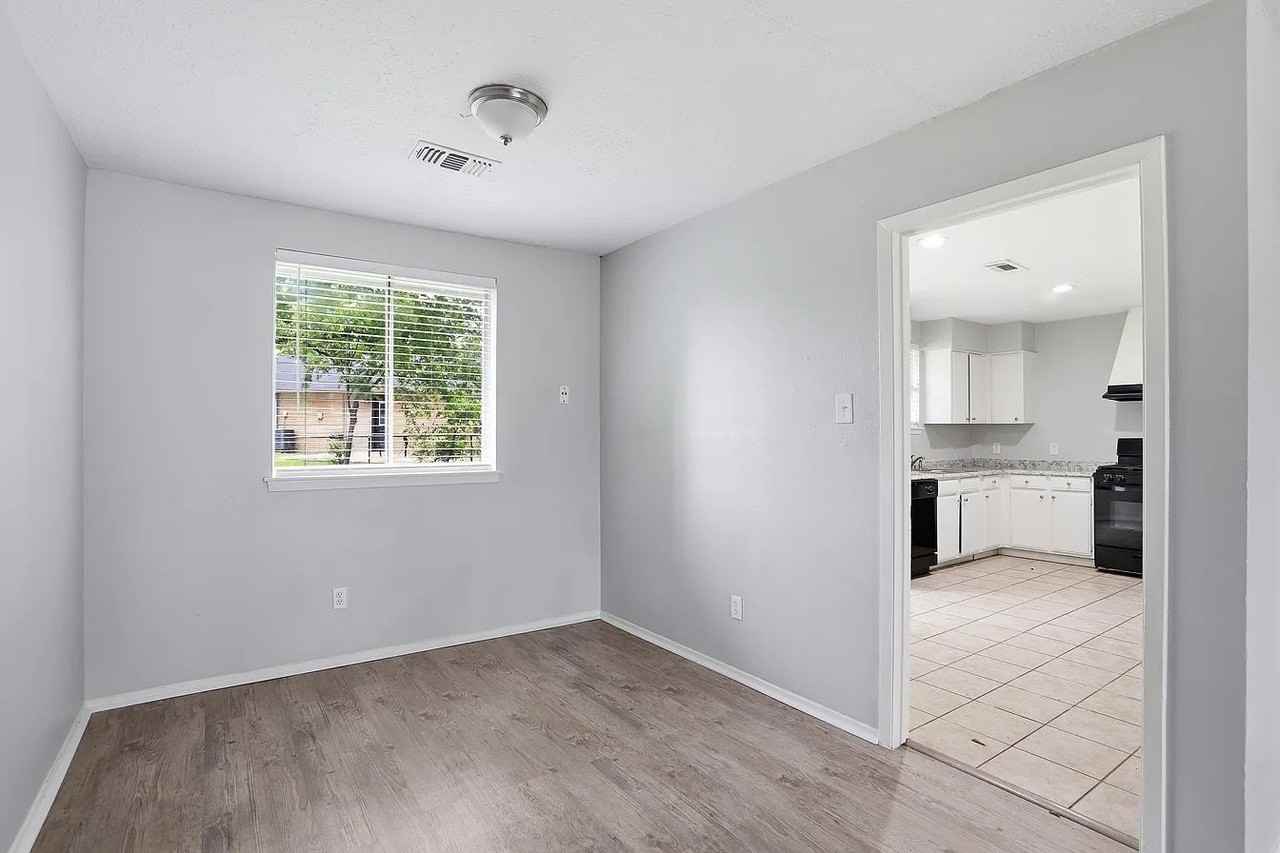 12614 Chiswick Rd - Photo 2 of 12
