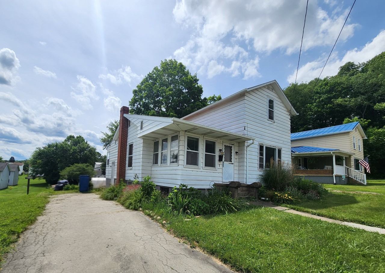 62 Oak St - Photo 2 of 20