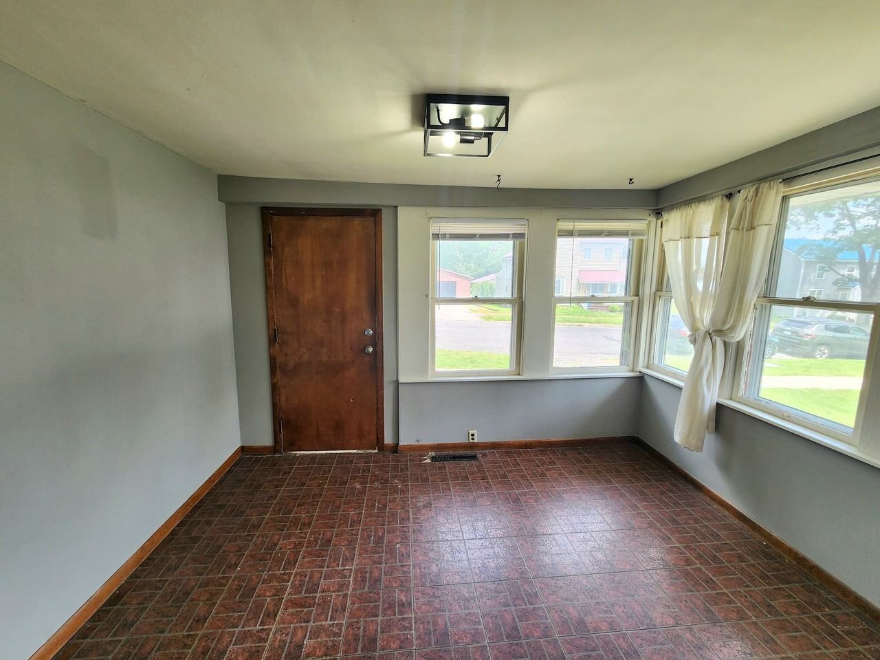 62 Oak St - Photo 4 of 20