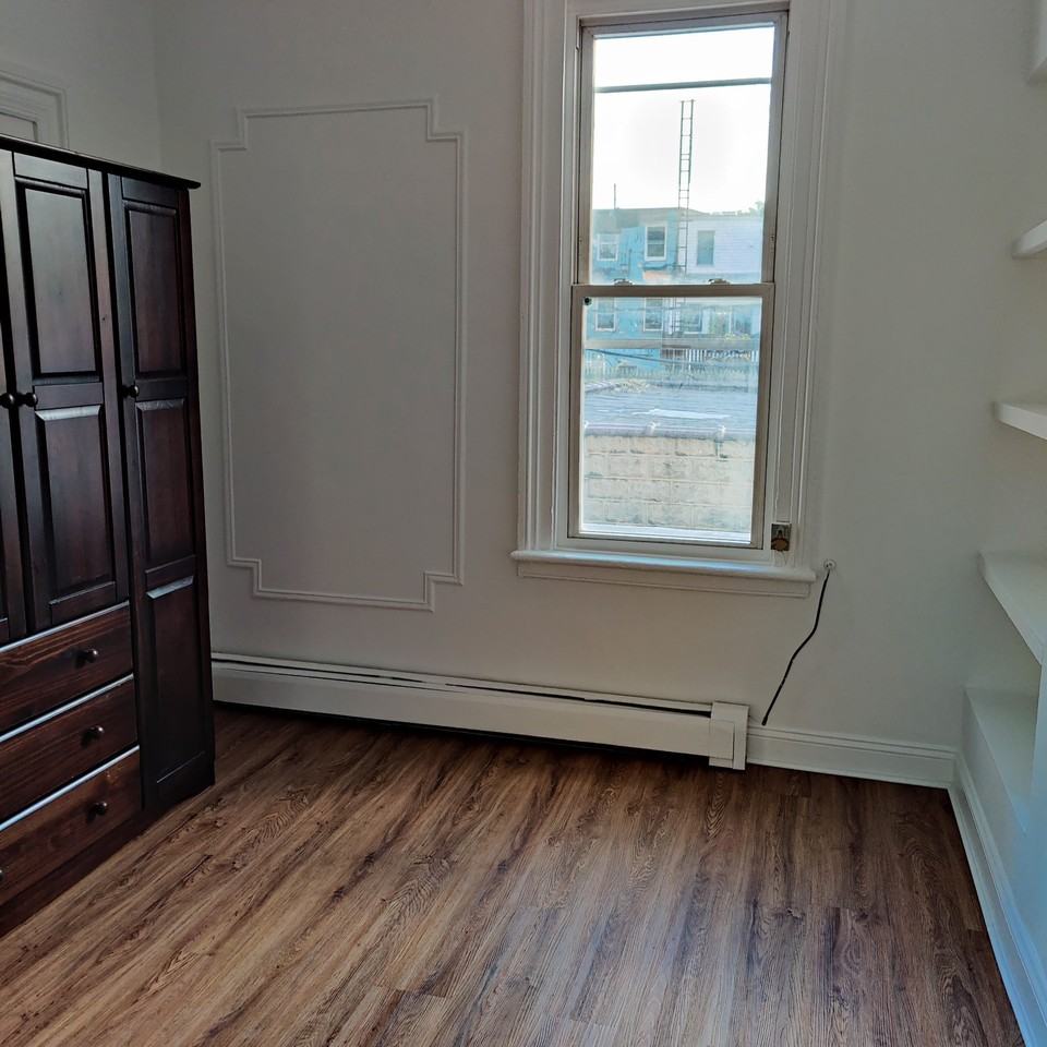 250 22nd St #1 - Photo 7 of 12