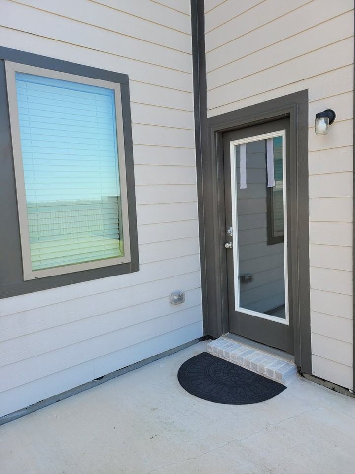 2401 Green River Rd - Photo 4 of 16