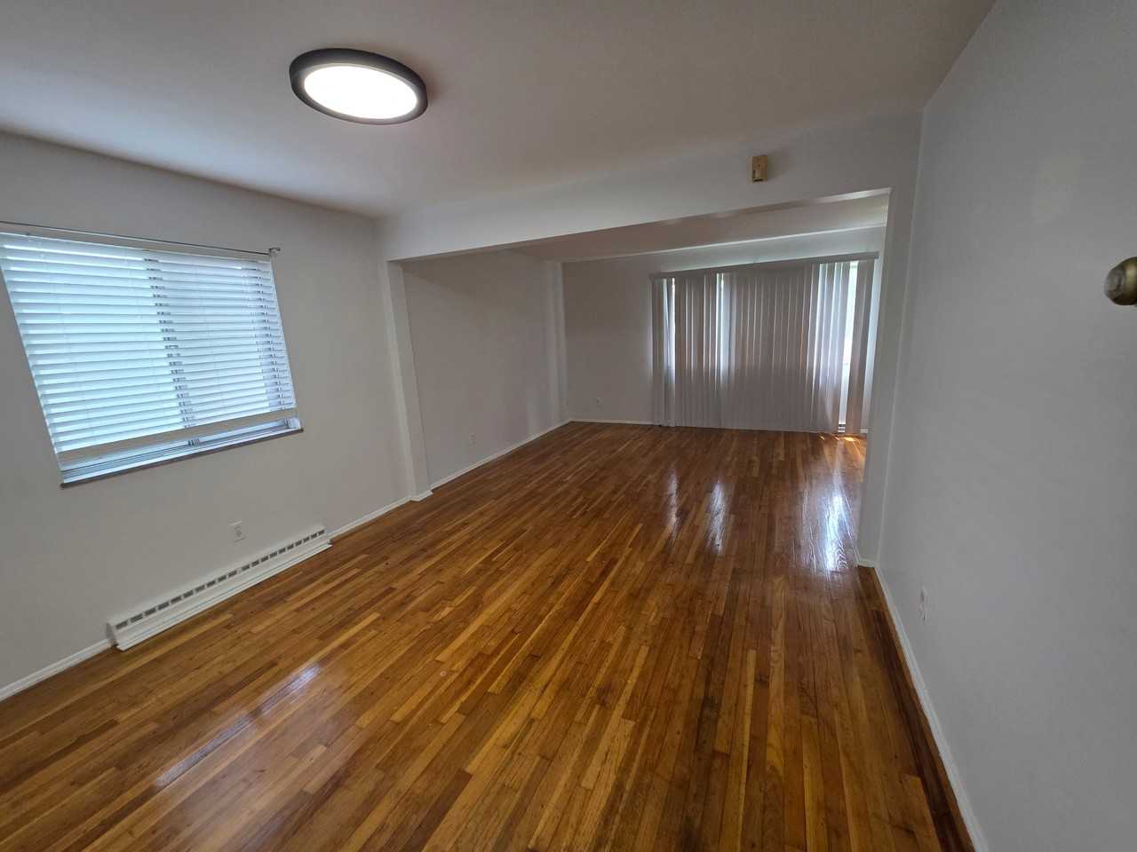 1665 Shatto Ave - Photo 4 of 16