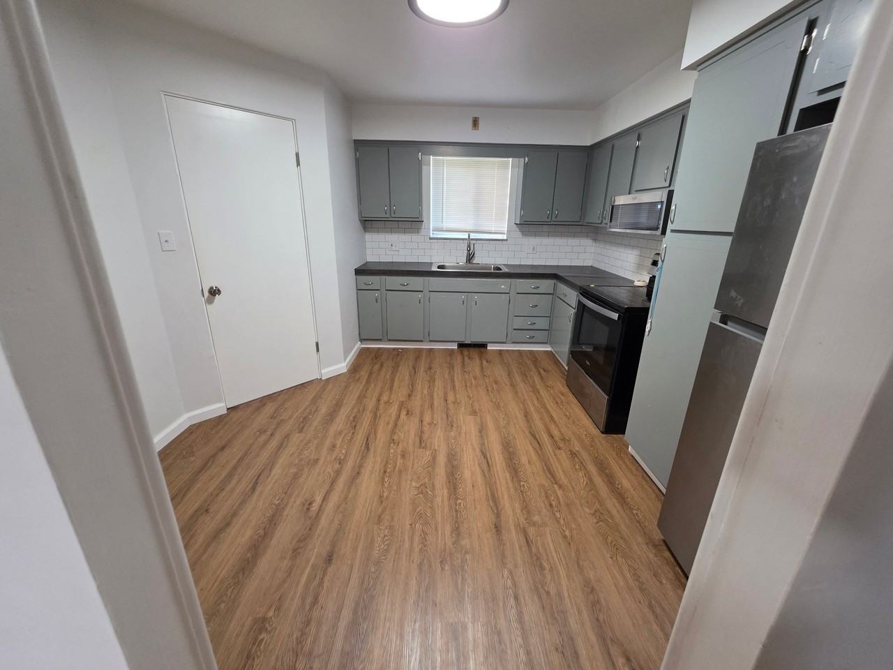 1665 Shatto Ave - Photo 6 of 16