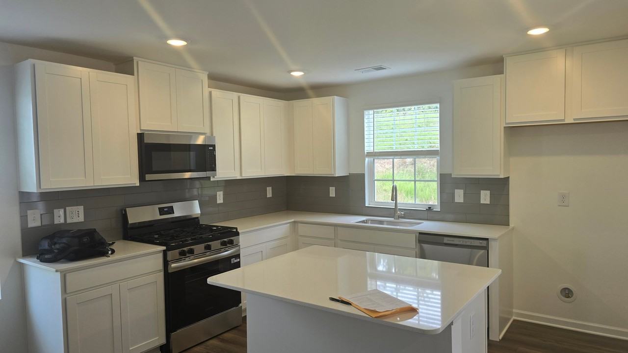 121 Tango Dr - Photo 3 of 6