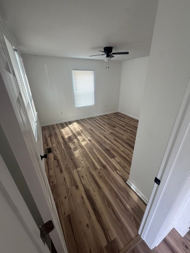 207 Sears St - Photo 2 of 8