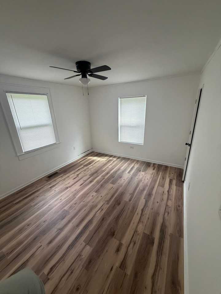 207 Sears St - Photo 5 of 8