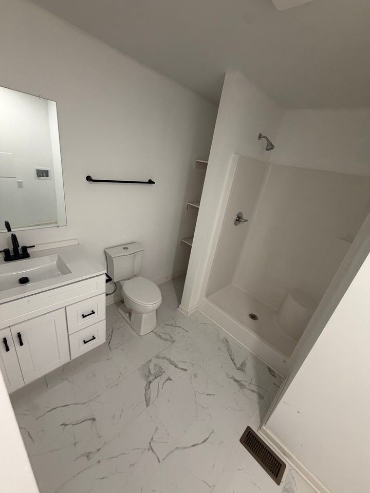 207 Sears St - Photo 7 of 8