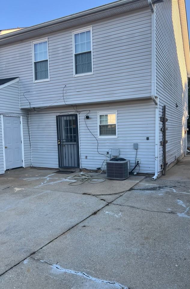 3543 Hopkins Ct - Photo 3 of 18
