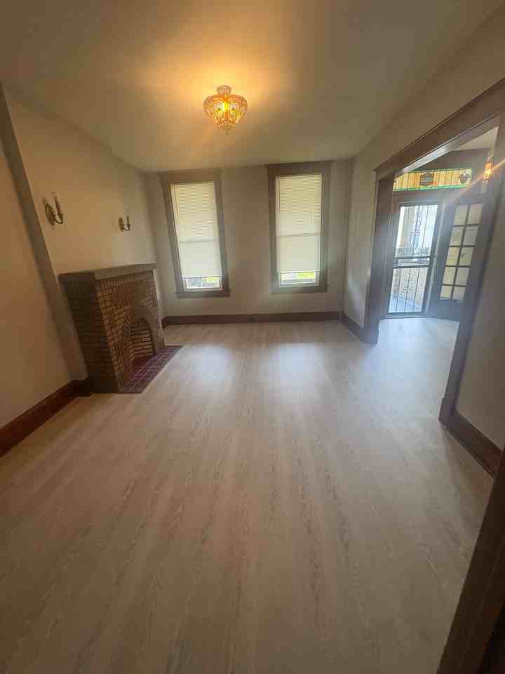 2906 Presbury St - Photo 4 of 20