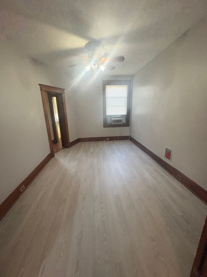 2906 Presbury St - Photo 5 of 20