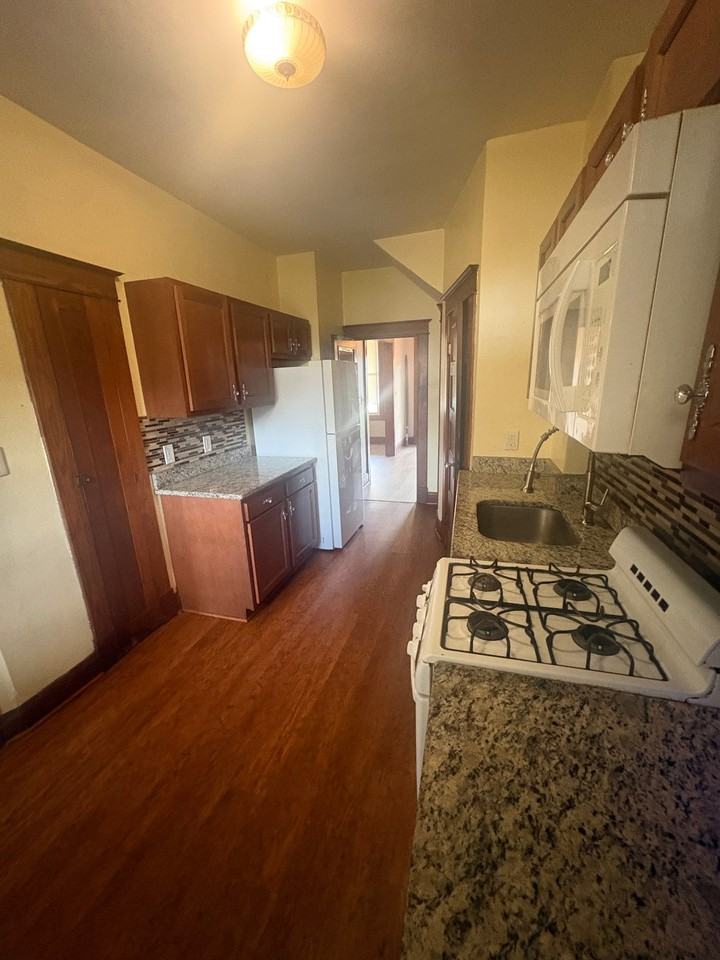 2906 Presbury St - Photo 7 of 20