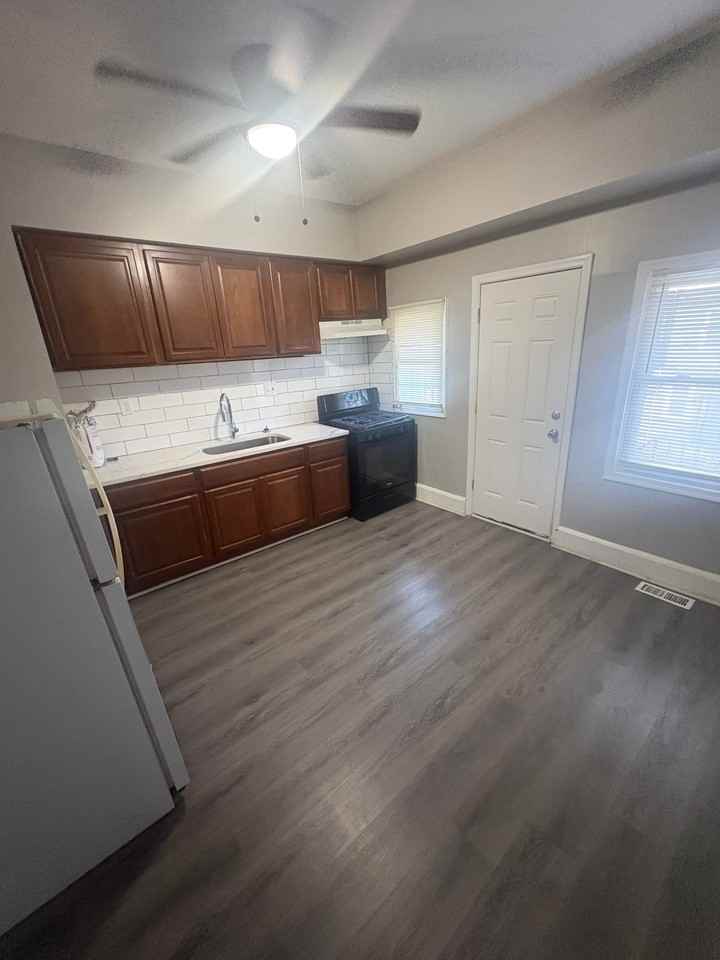 3207 Brighton St - Photo 5 of 15
