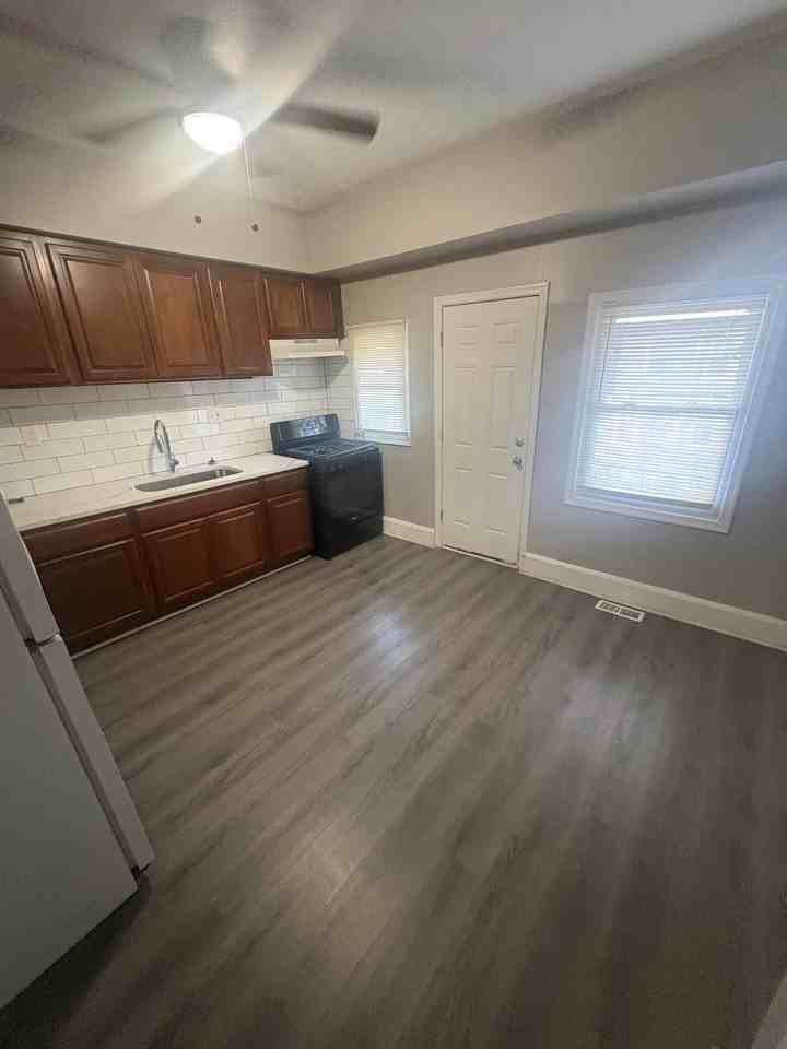 3207 Brighton St - Photo 6 of 15