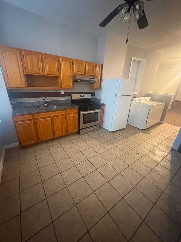 2753 W Mosher St - Photo 6 of 14