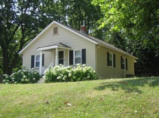 607 Walnut St - Photo 2 of 3