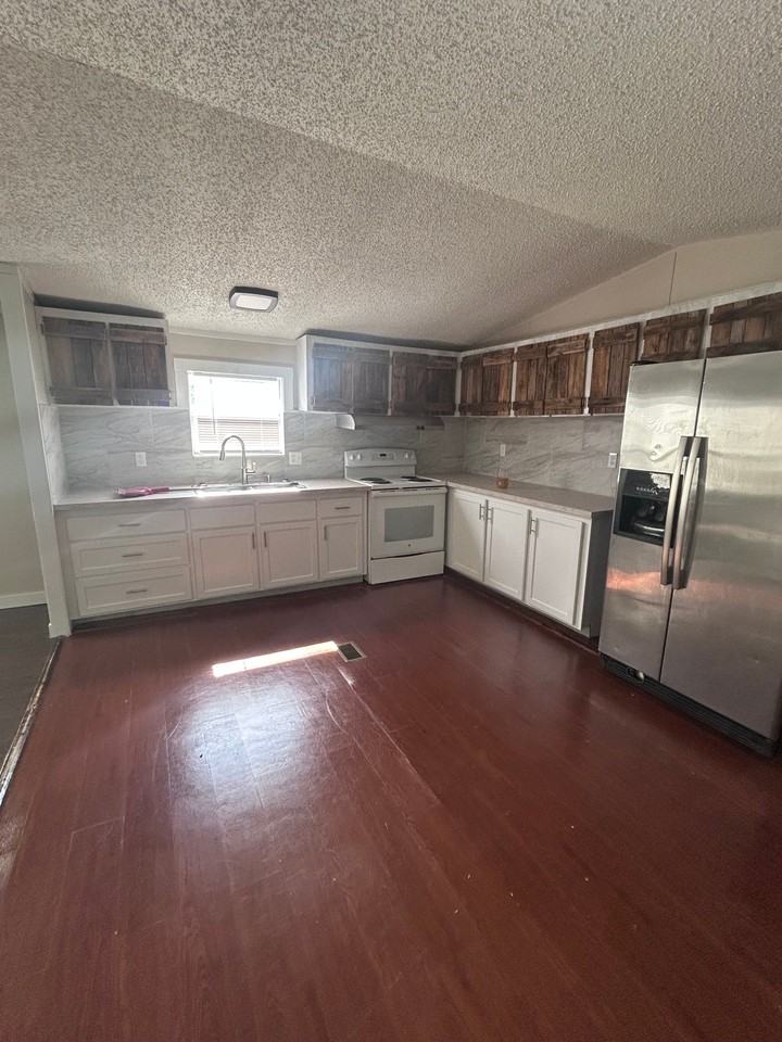 555 Madray Springs Rd - Photo 4 of 11