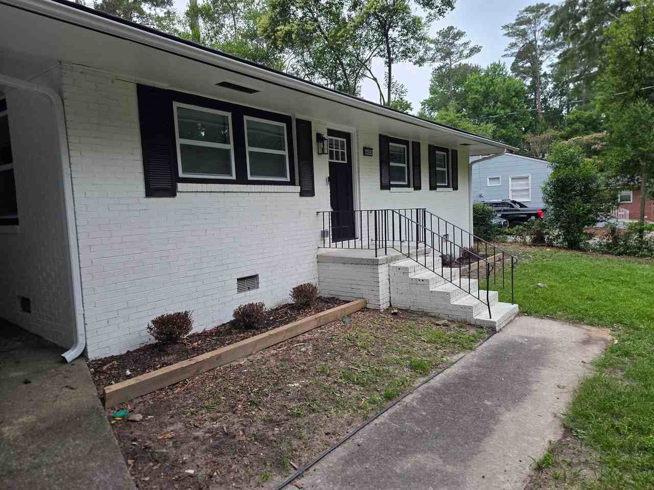 4453 Pharr Ave - Photo 2 of 19