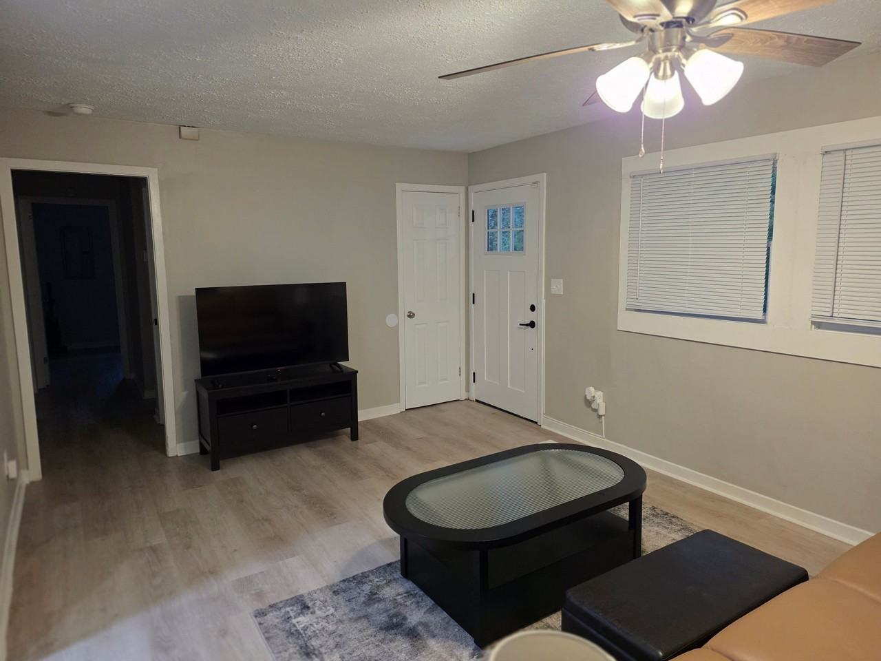 4453 Pharr Ave - Photo 4 of 19