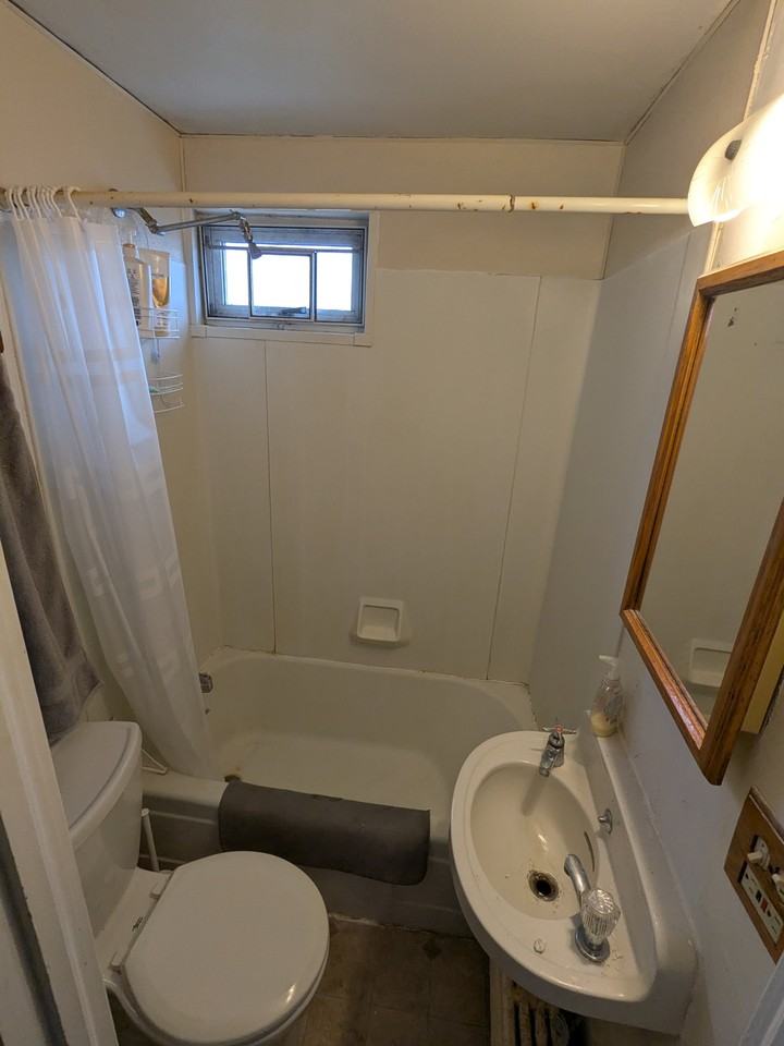 2016 Kendall Ave #2B - Photo 3 of 3