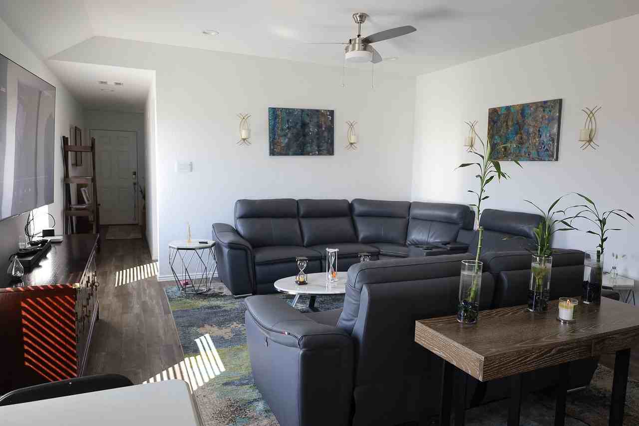 5108 Marcasca Dr - Photo 3 of 20