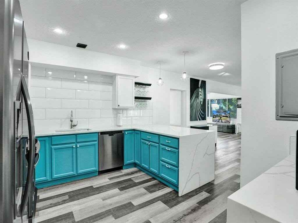 708 Ne 24th Ave - Photo 4 of 8