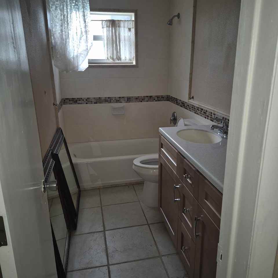 1432 8th St - Photo 4 of 6