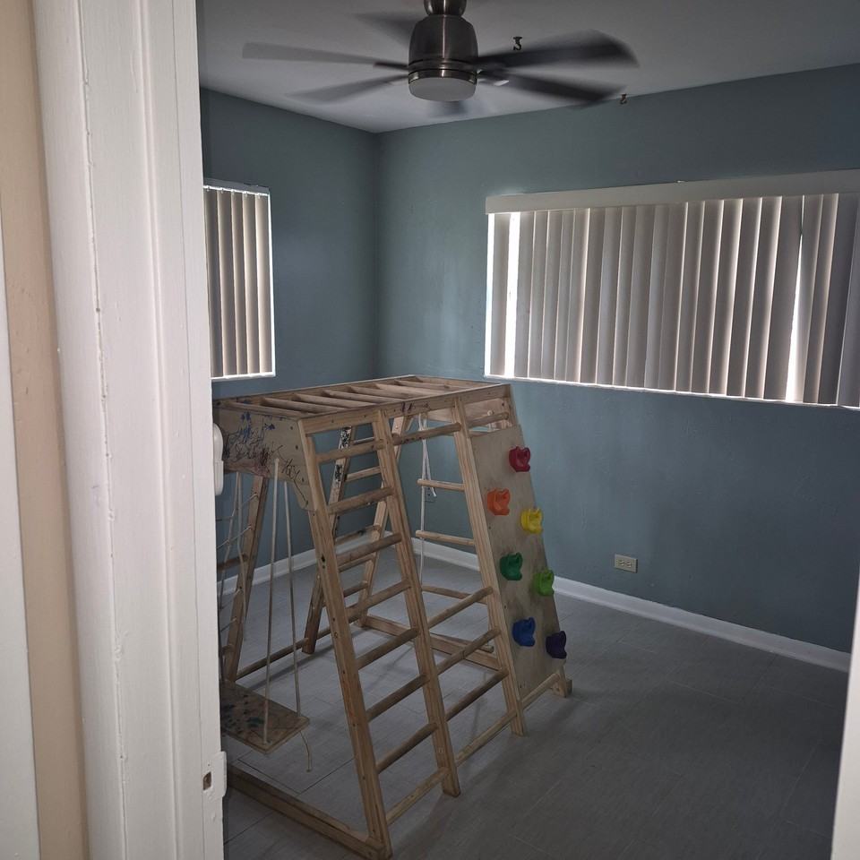 1432 8th St - Photo 5 of 6