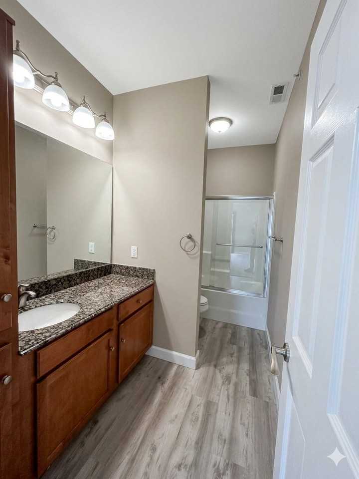 885 Forest Ave #202 - Photo 5 of 7