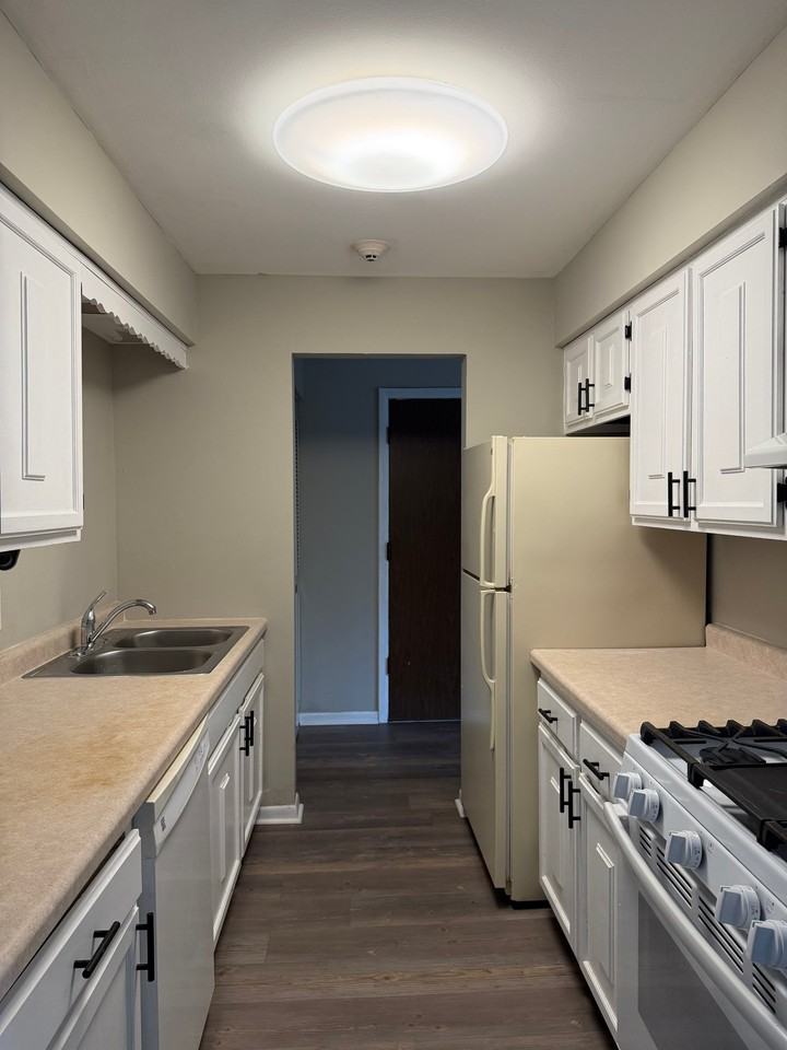 113 W 66th St #2 - Photo 2 of 6