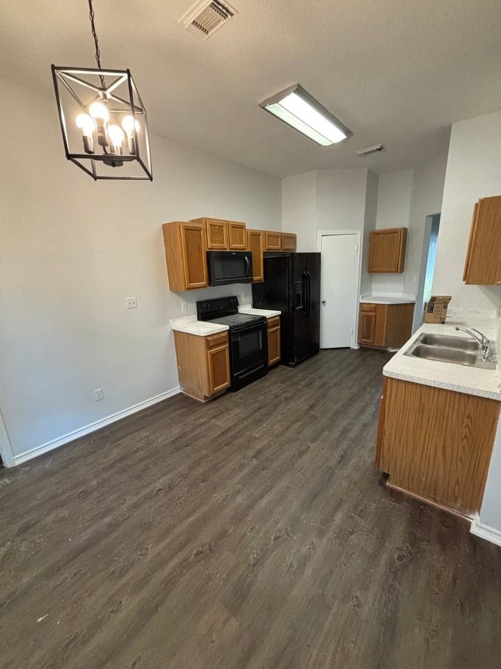 8206 Coppergate - Photo 4 of 13