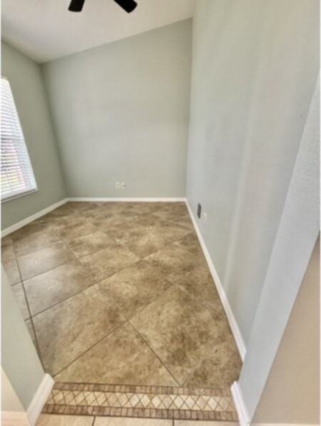 1405 Sw Trafalgar Pkwy - Photo 4 of 40