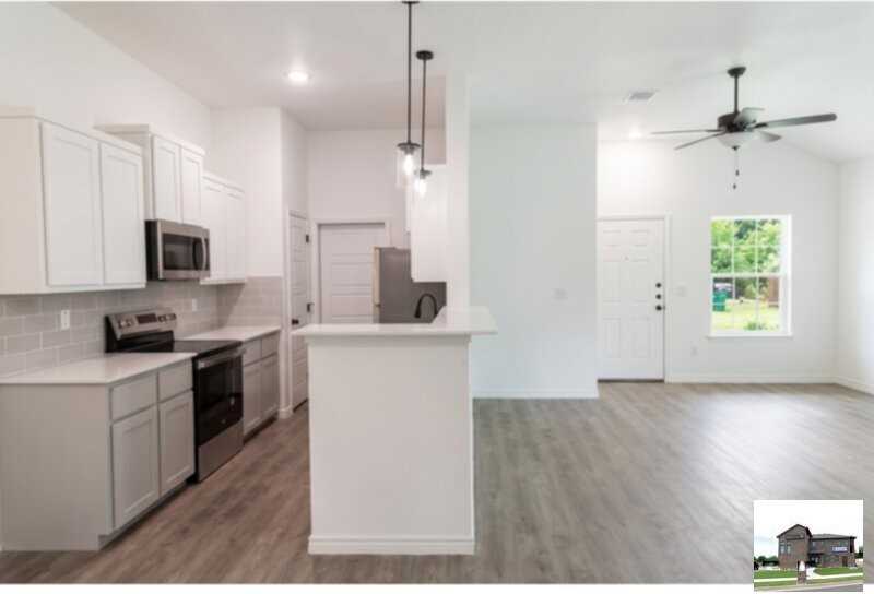 921 Ashwood St #A - Photo 4 of 17
