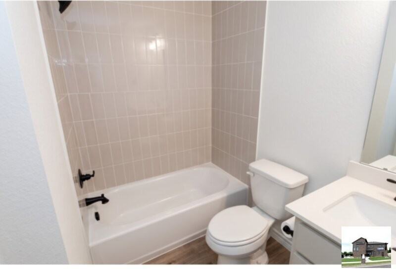 921 Ashwood St #A - Photo 7 of 17