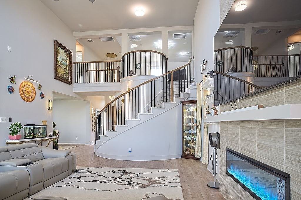 556 Wickerdale Way #NA - Photo 4 of 6