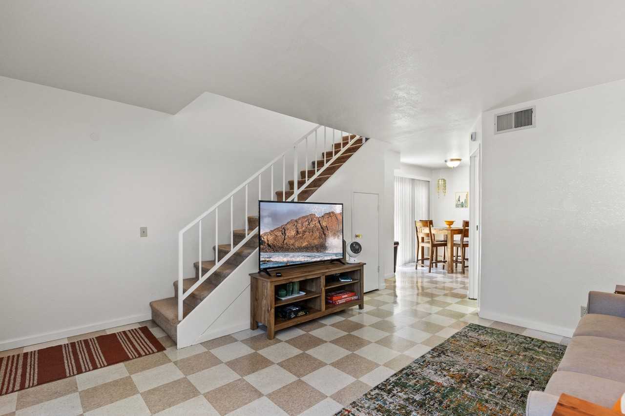 537 W Ward Ave #B - Photo 2 of 8
