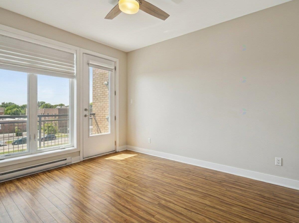 6970 Avenue Victoria #408 - Photo 5 of 16