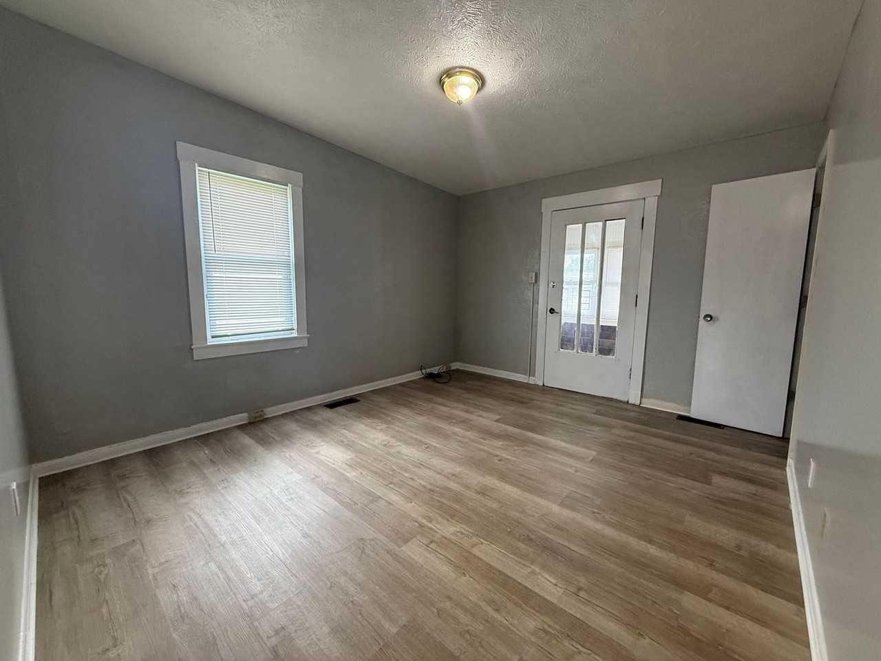 509 W 8th St - Photo 2 of 17