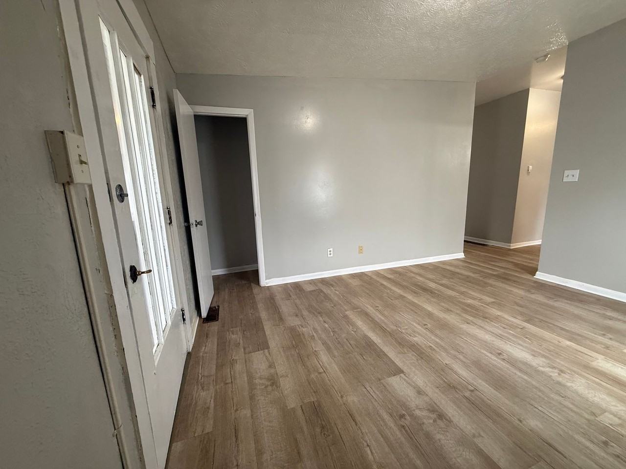 509 W 8th St - Photo 3 of 17