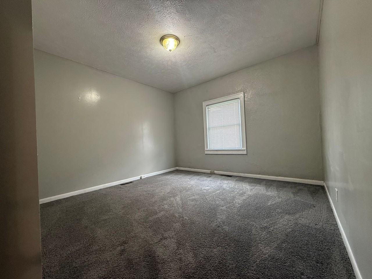 509 W 8th St - Photo 7 of 17