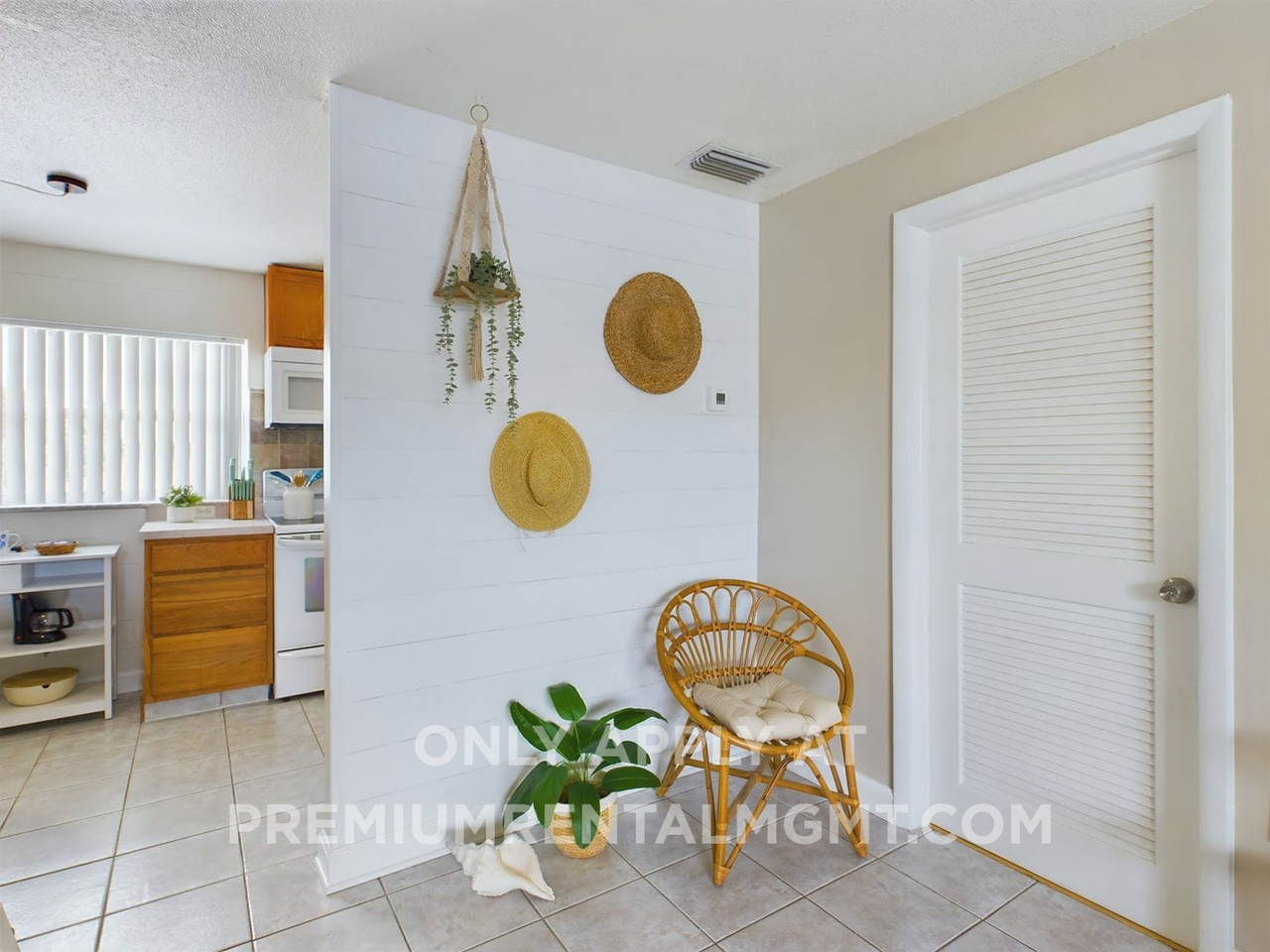 7165 Ridgewood Ave #7 - Photo 2 of 9