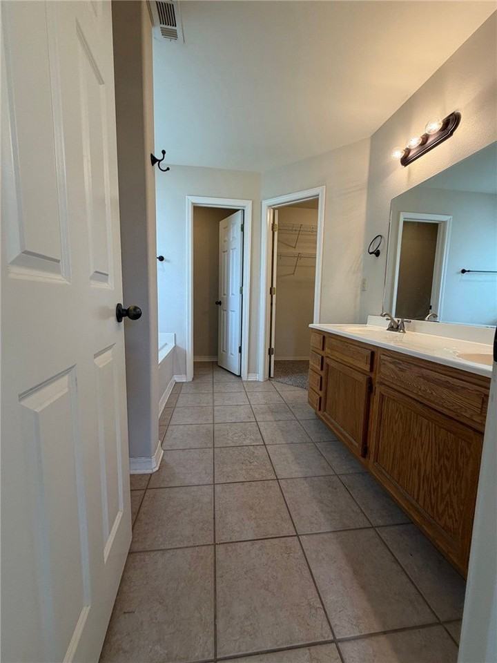 240 Beasley Dr - Photo 5 of 12